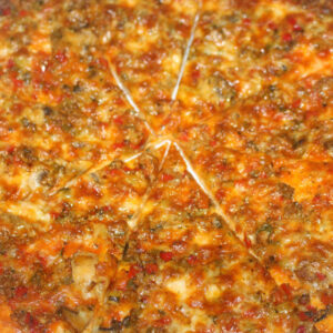 TROPICANA Tomatensaus, kaas, gehakt,paprika en champignons